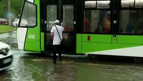 VIDEO A fost dezastru, după ploaia istorică din Capitală. Meteorologii au emis un cod portocaliu de vreme severă